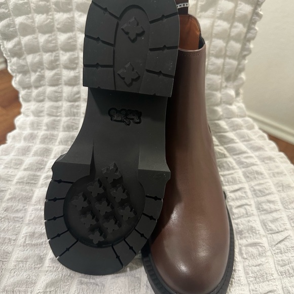 Coach boot - Picture 2 of 7